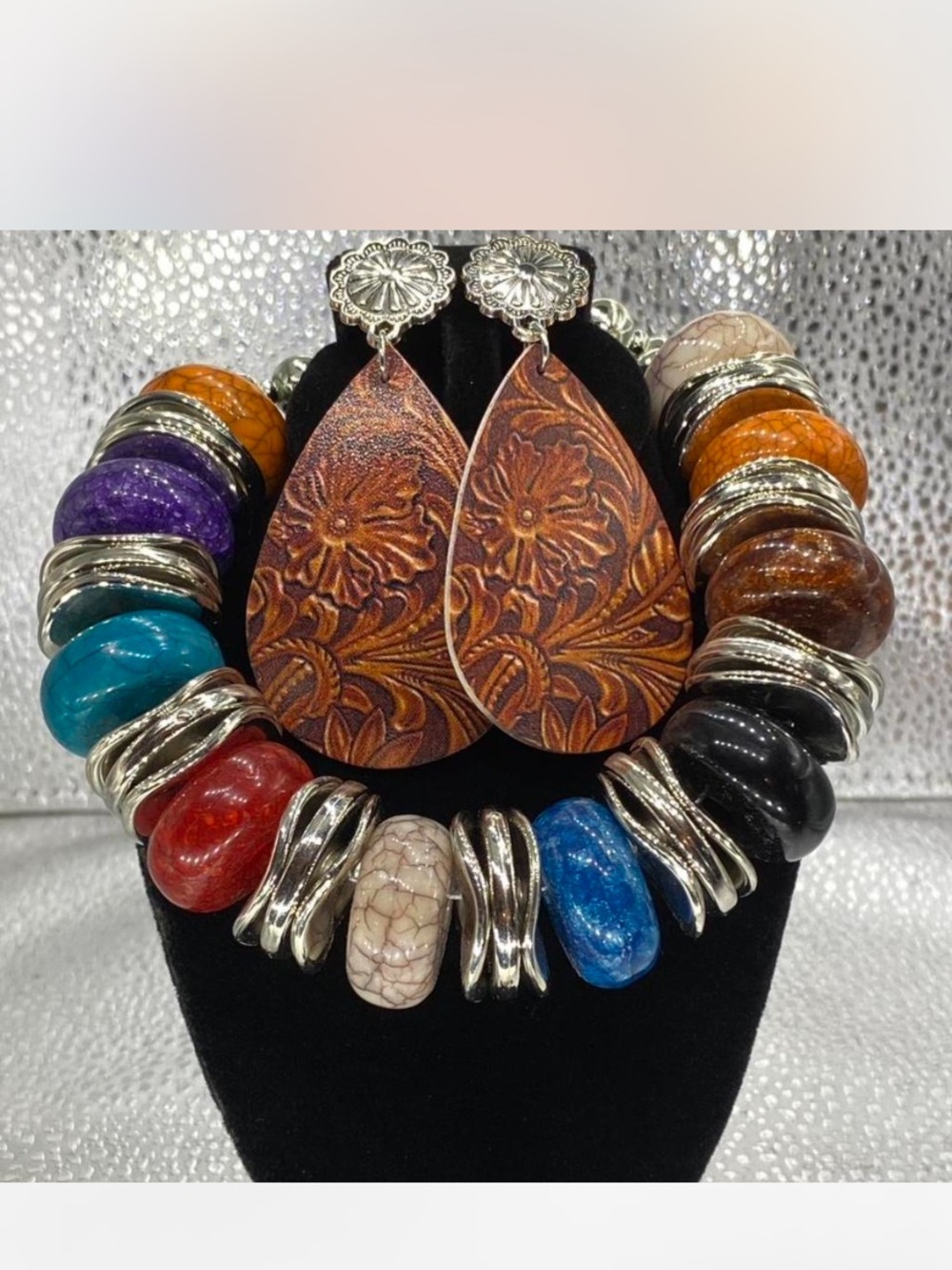 Southwestern *** ChunKeey  Necklace /  Floral Tooled Leather Teardrop Earrings ^